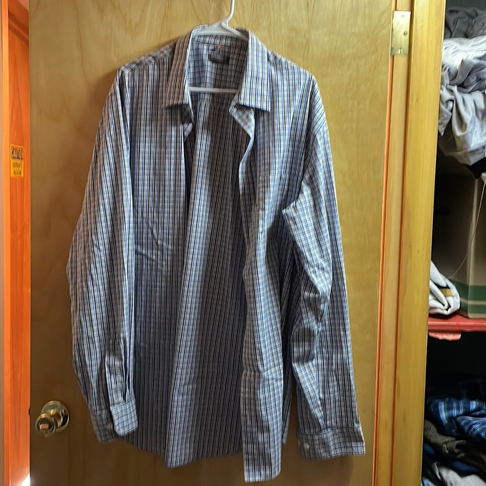 Van Heusen brand long sleeve men’s button up shirt.